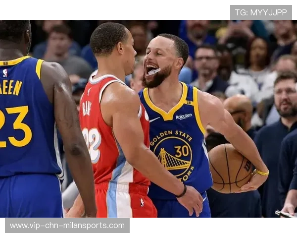 勇士复仇魔术，库里成全队领袖